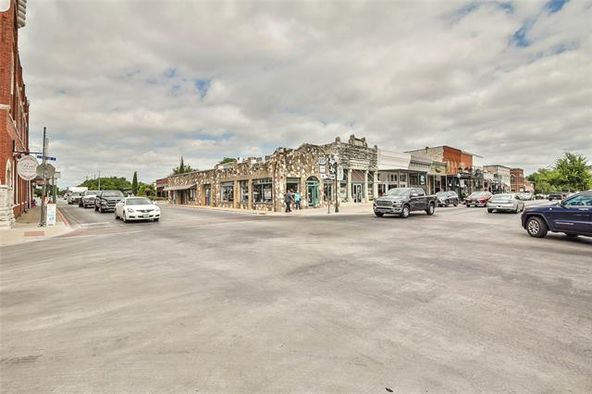 105 W Pearl St, Granbury, TX 76048